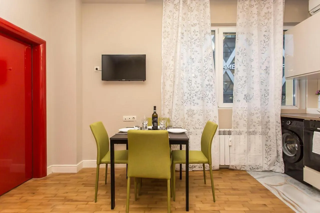 Elegant 2Bdr Apartment With A Balcony Szófia
